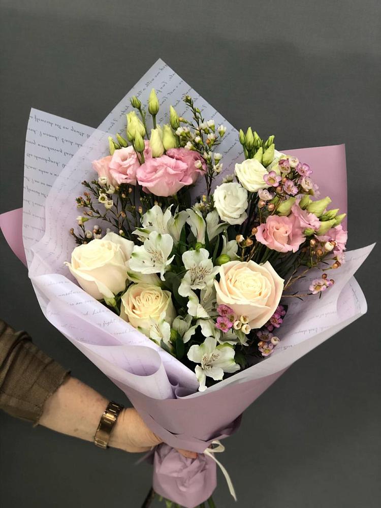 Букет цветов из: Альстромерии, Розы и Лизиантусы в Миньяре