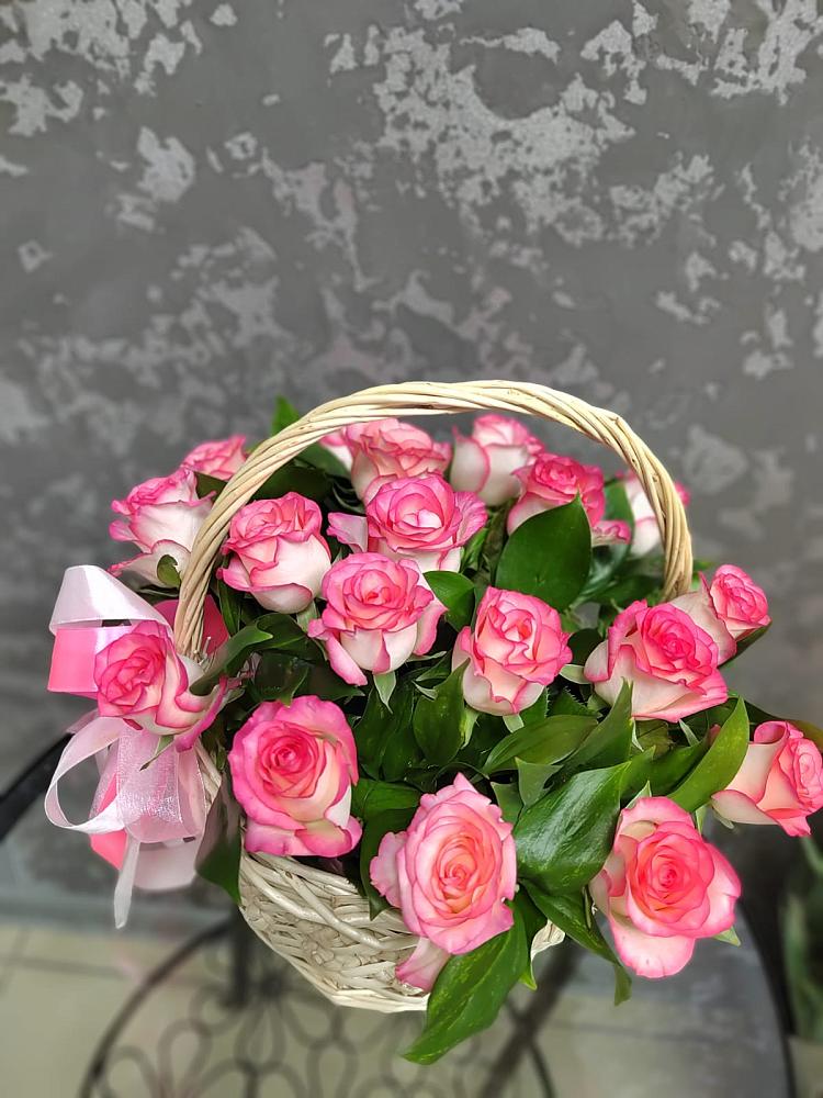 Цветочная композиция из Розы в корзине в Миньяре