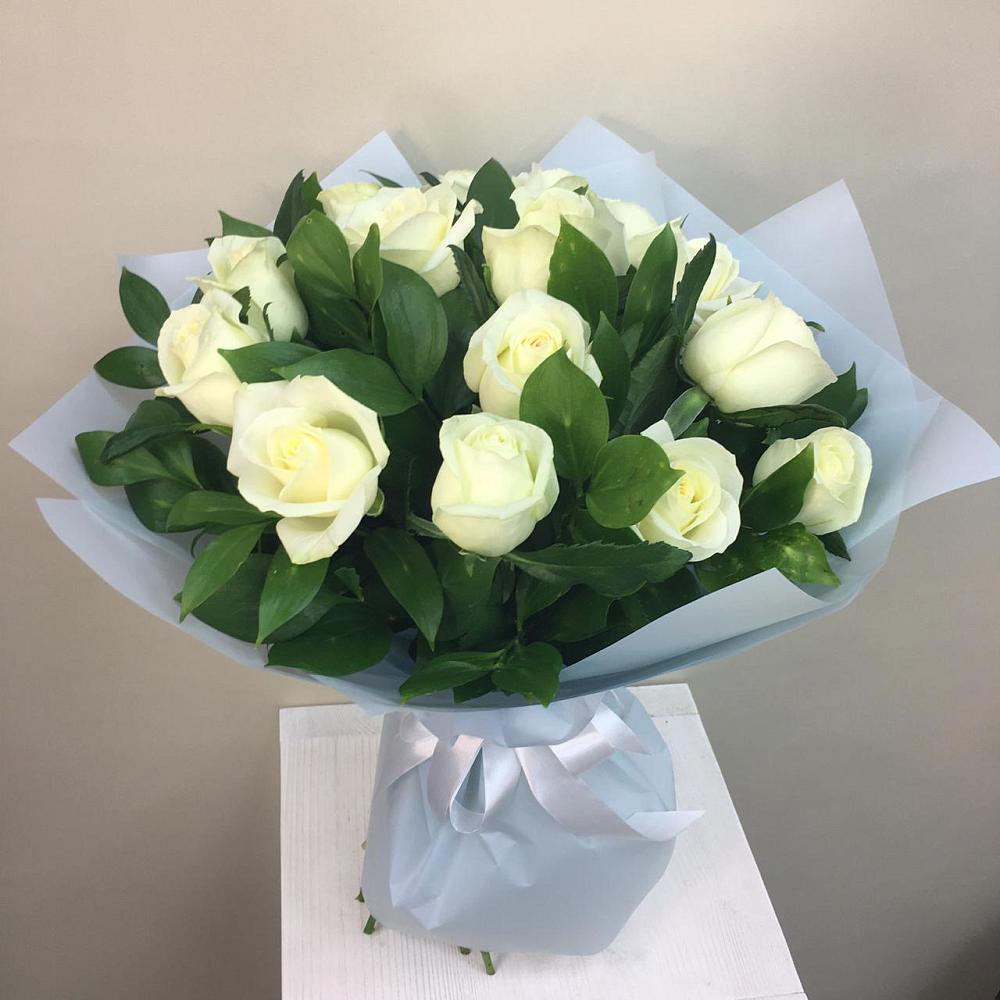Букет 15 Белых роз Проуд в Миньяре