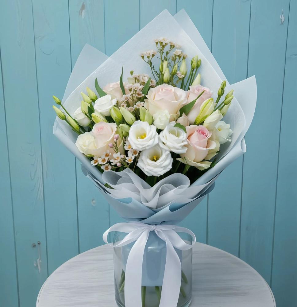 Букет цветов из: Розы и Лизиантусы в Миньяре