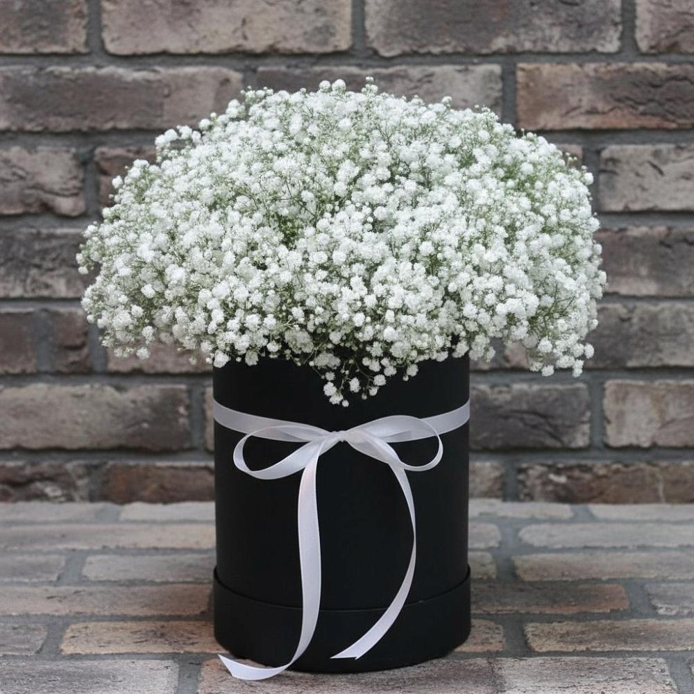 Цветочная композиция из Гипсофила в шляпной коробке в Миньяре