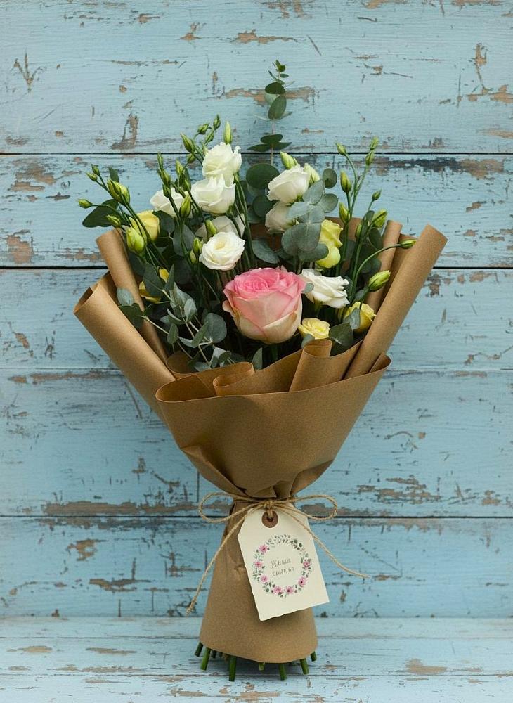 Букет цветов из: Розы и Лизиантусы в Миньяре