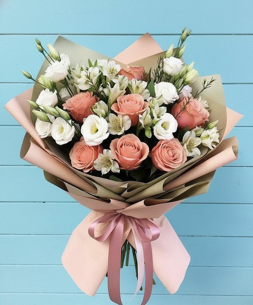 Букет цветов из: Розы, Альстромерии и Лизиантусы в Миньяре