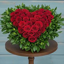 Цветочная композиция из Розы в виде сердца в Миньяре