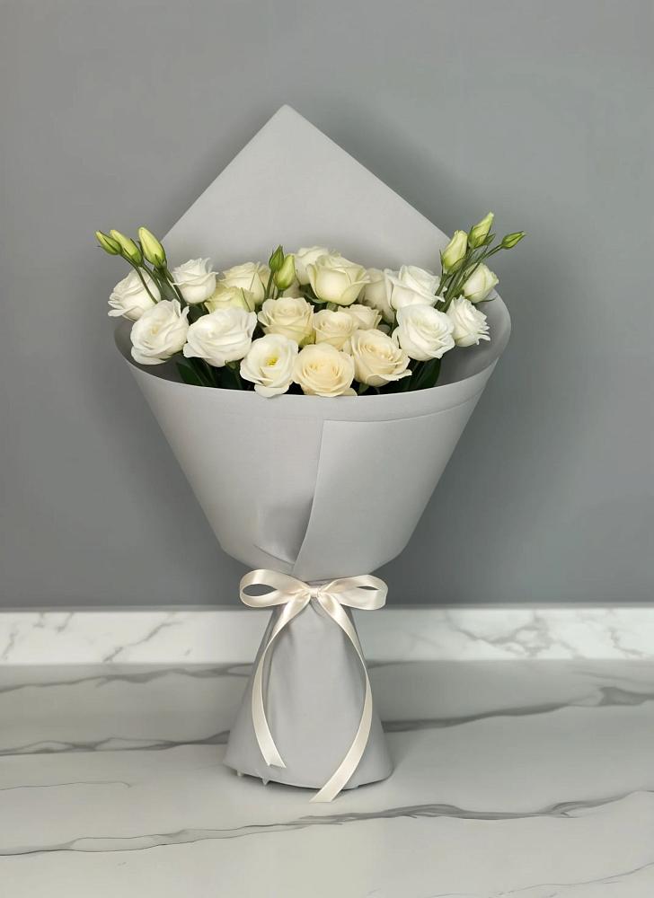 Букет цветов из: Розы и Лизиантусы в Миньяре