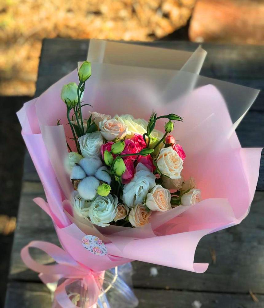 Букет цветов из: Розы и Лизиантусы в Миньяре