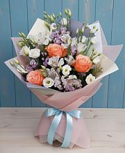 Букет цветов из:  Лизиантусы, Розы, Альстромерии и Гипсофила в Миньяре