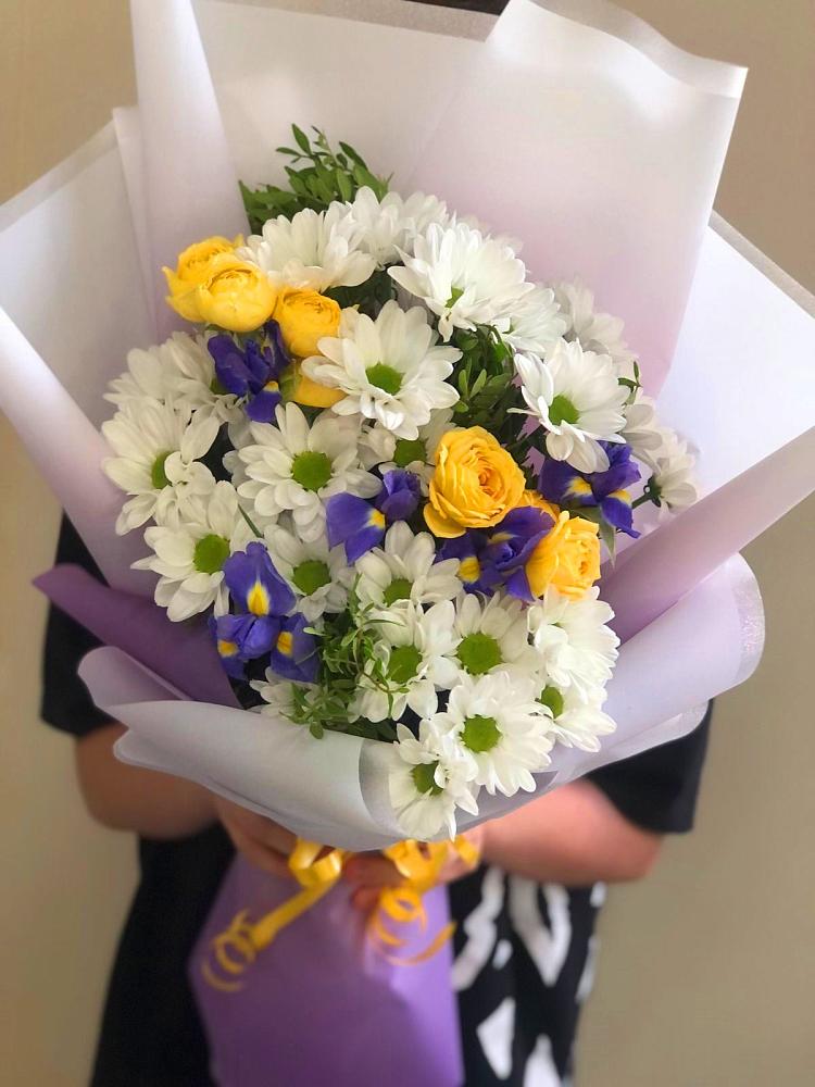 Букет цветов из: Ирисы, Хризантемы и Розы в Миньяре