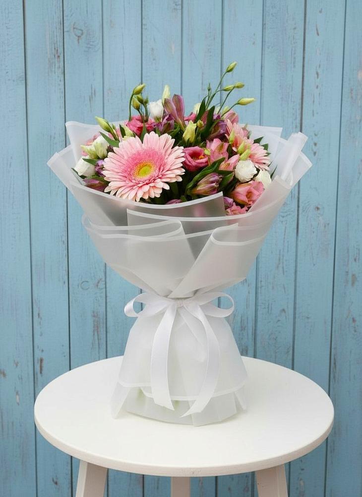 Букет цветов из: Герберы, Альстромерии и Лизиантусы в Миньяре