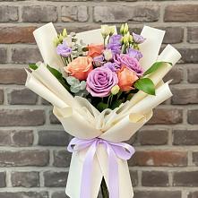 Букет цветов из:  Лизиантусы и Розы в Миньяре