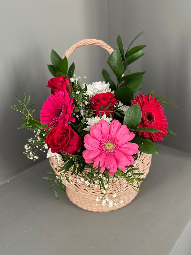 Цветочная композиция из Розы, Хризантемы и Герберы в корзине в Миньяре