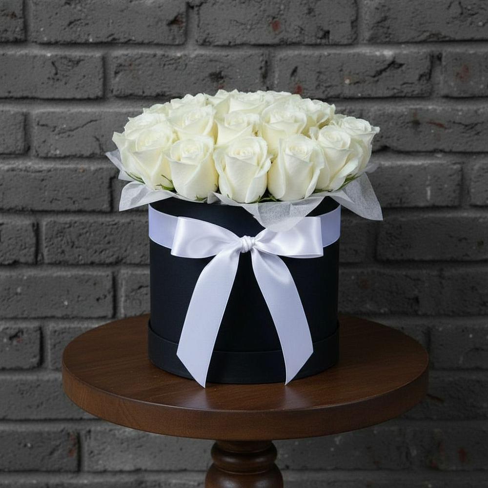 Цветочная композиция из Розы в шляпной коробке в Миньяре