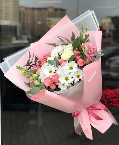 Букет цветов из: Розы, Лизиантусы и Хризантемы в Миньяре